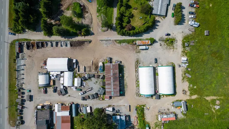 23519 LOUGHEED HIGHWAY - photo 2 of 16