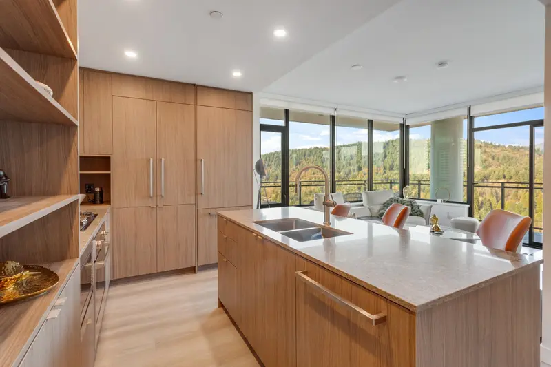 2605 626 CLAREMONT STREET - photo 2 of 25