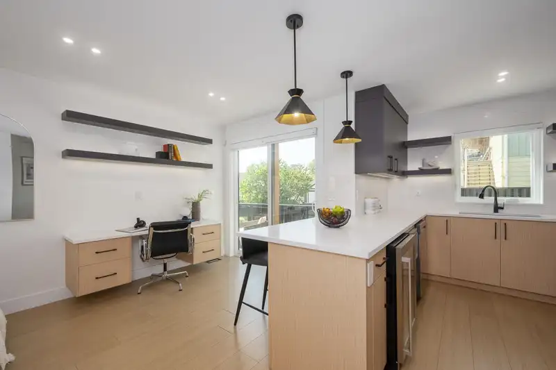 104 314 NELSON STREET - photo 4 of 27