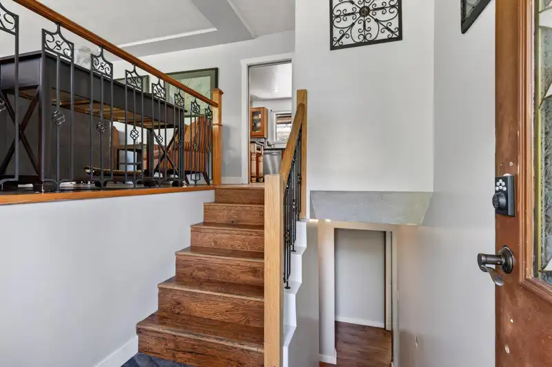 517 AILSA AVENUE - photo 4 of 40