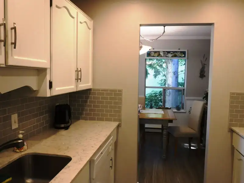 202 1473 BLACKWOOD STREET - photo 4 of 19