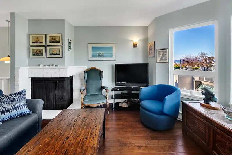 15 1081 W 8TH AVENUE - photo 4 of 40