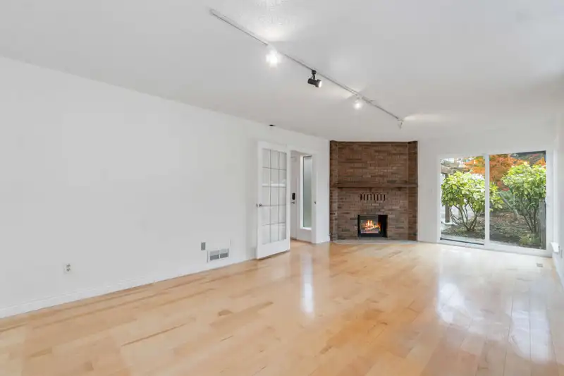 931 KEIL STREET - photo 3 of 34