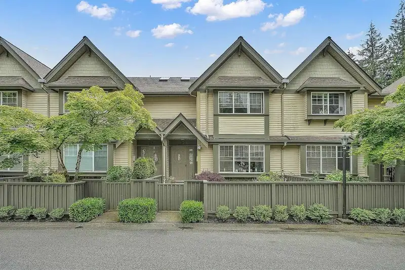 20 3300 PLATEAU BOULEVARD - photo 1 of 34