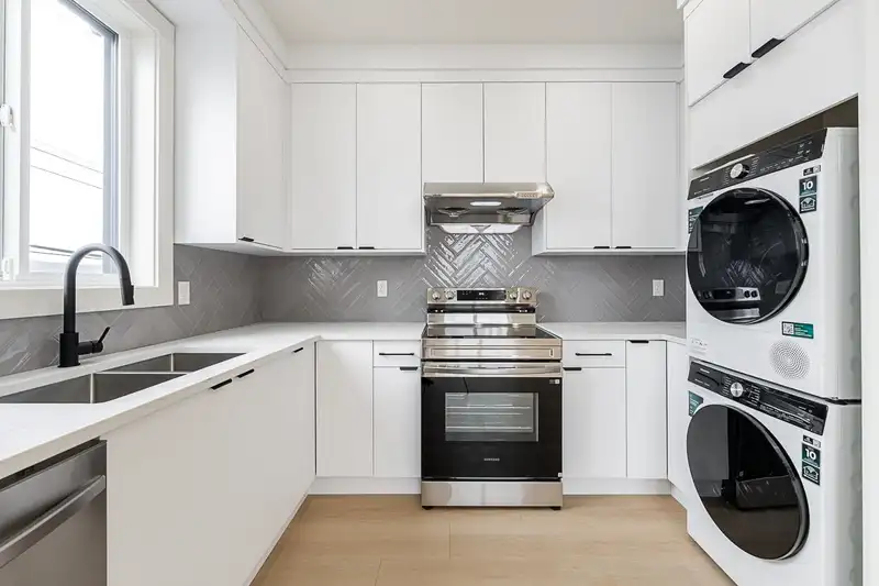 4 6554 CHARLES STREET - photo 2 of 7