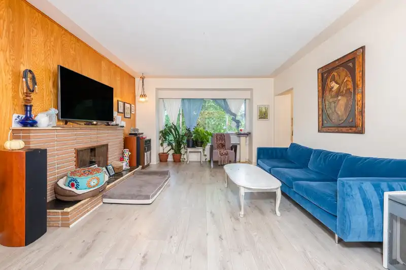 3627 W 7TH AVENUE - photo 4 of 24