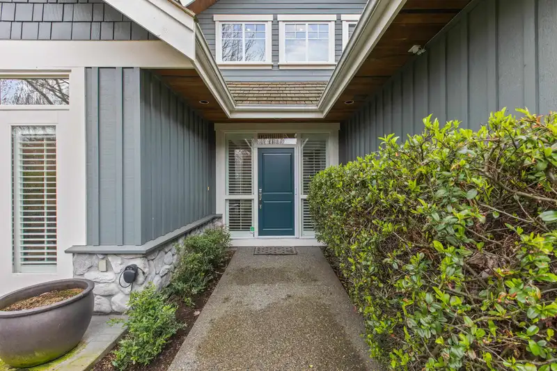 80 15715 34TH AVENUE - photo 2 of 40