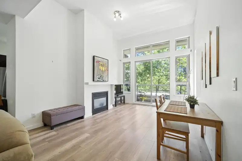 407 9319 UNIVERSITY CRESCENT - photo 1 of 26
