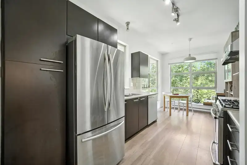 407 9319 UNIVERSITY CRESCENT - photo 2 of 26