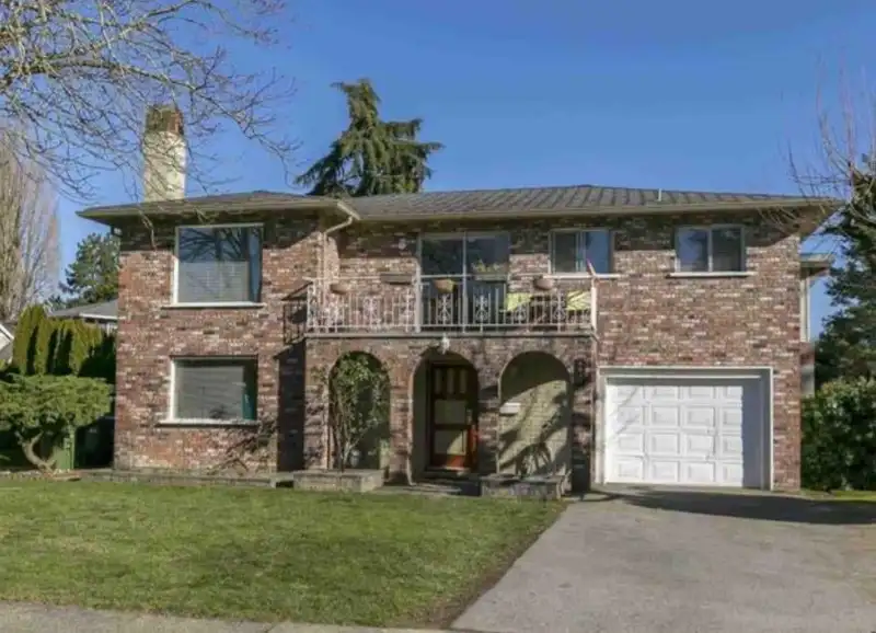 6040 SKAHA CRESCENT - photo 1 of 30