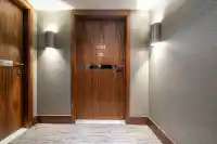 1082 8608 HAZELBRIDGE WAY - thumbnail 1