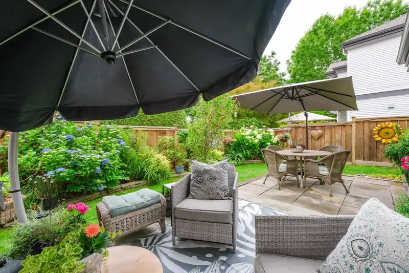42 15840 84 AVENUE - photo 1 of 40