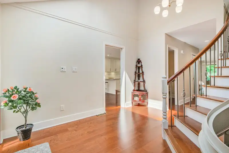 38 1725 SOUTHMERE CRESCENT - photo 3 of 37