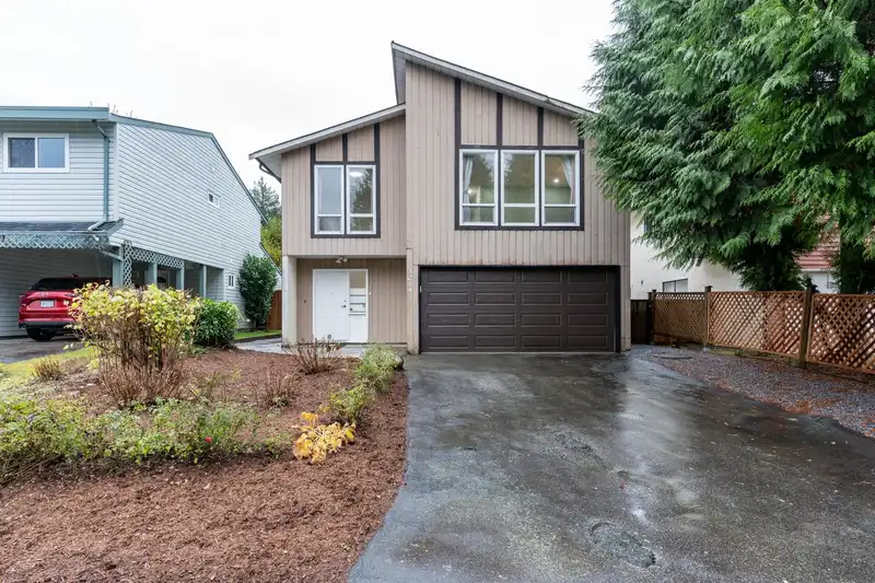 3254 MAYNE CRESCENT - photo 2 of 40