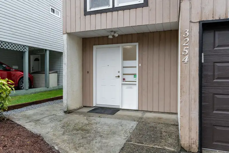 3254 MAYNE CRESCENT - photo 3 of 40