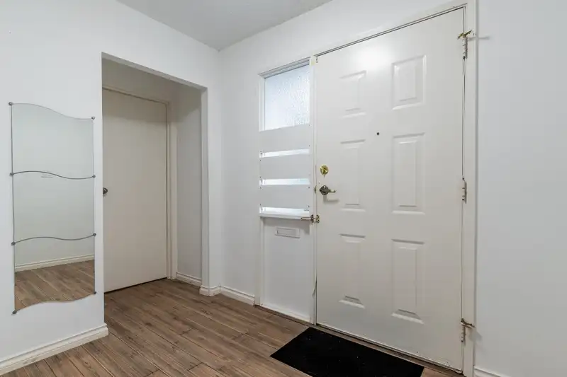 3254 MAYNE CRESCENT - photo 4 of 40