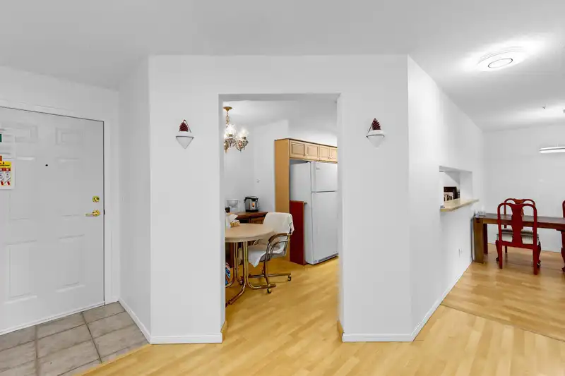 232 13880 70 AVENUE - photo 4 of 37