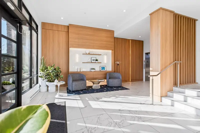 210 7123 11TH AVENUE - photo 4 of 25