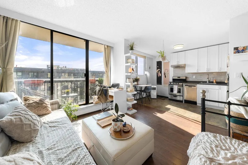 706 145 ST. GEORGES AVENUE - photo 3 of 23