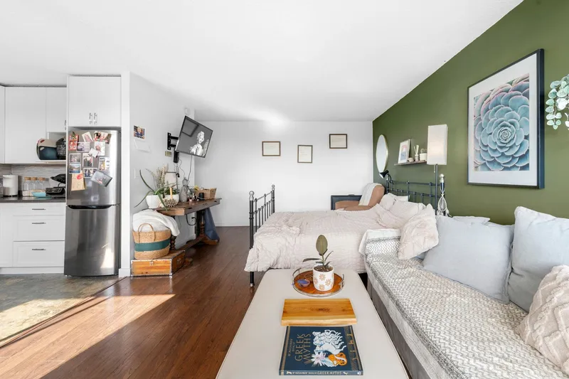 706 145 ST. GEORGES AVENUE - photo 4 of 23