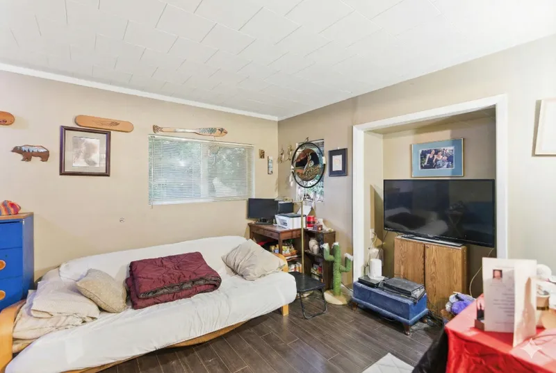 33219 7 AVENUE - photo 2 of 21