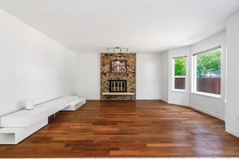 2507 ASHURST AVENUE - photo 4 of 25