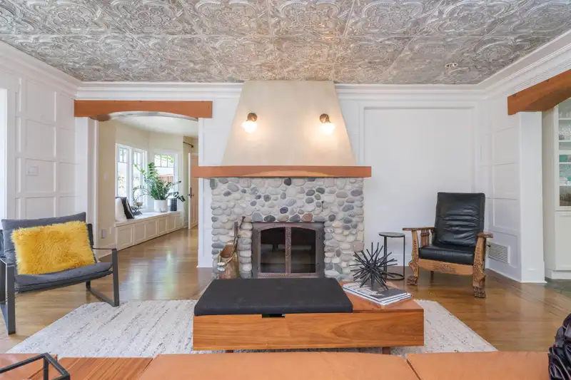3179 CAPILANO CRESCENT - photo 2 of 40
