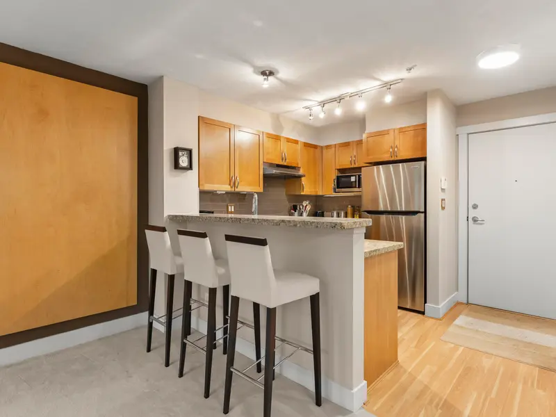 108 2388 WESTERN PARKWAY - photo 3 of 17