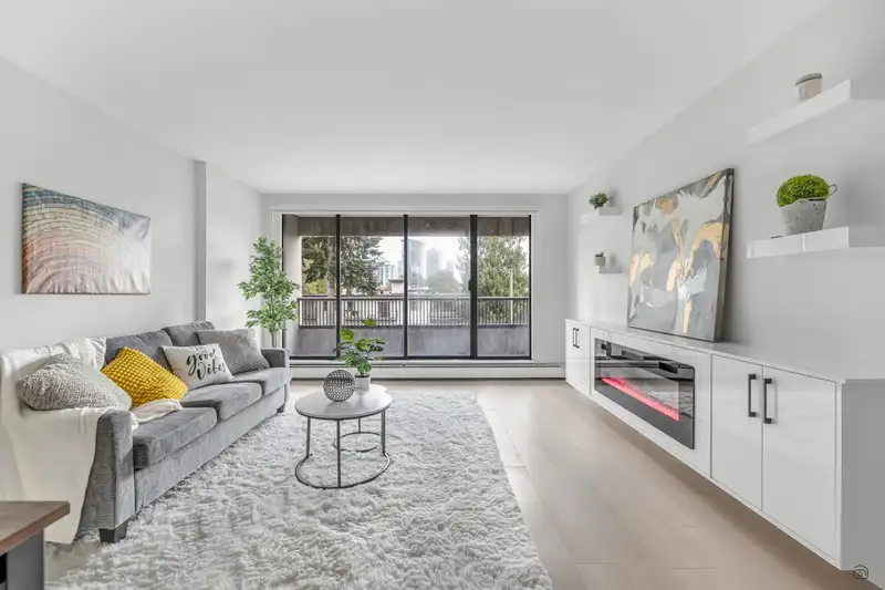 405 6595 WILLINGDON AVENUE - photo 3 of 16