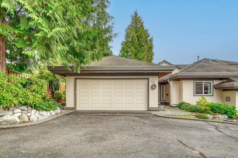 4 12957 17 AVENUE - photo 1 of 32