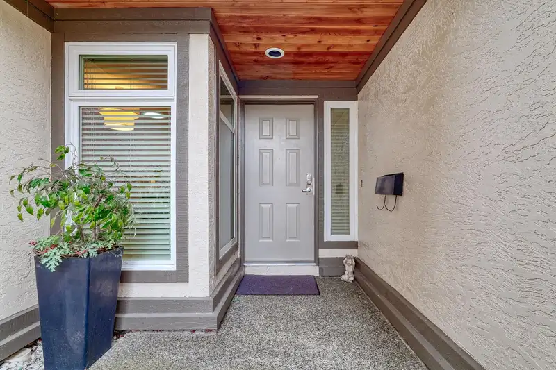 4 12957 17 AVENUE - photo 2 of 32