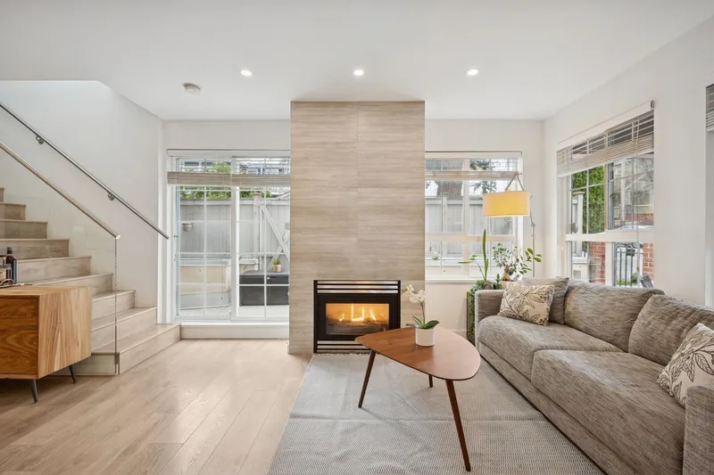 1985 DUNBAR STREET - photo 1 of 25