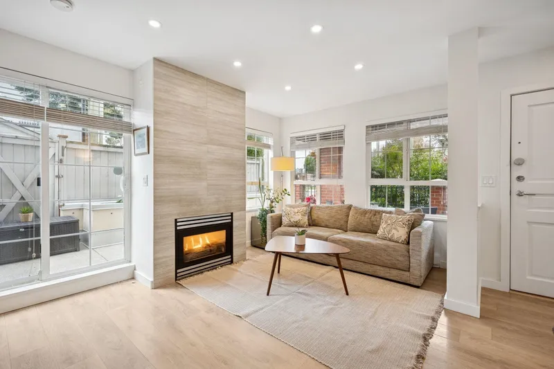 1985 DUNBAR STREET - photo 3 of 25