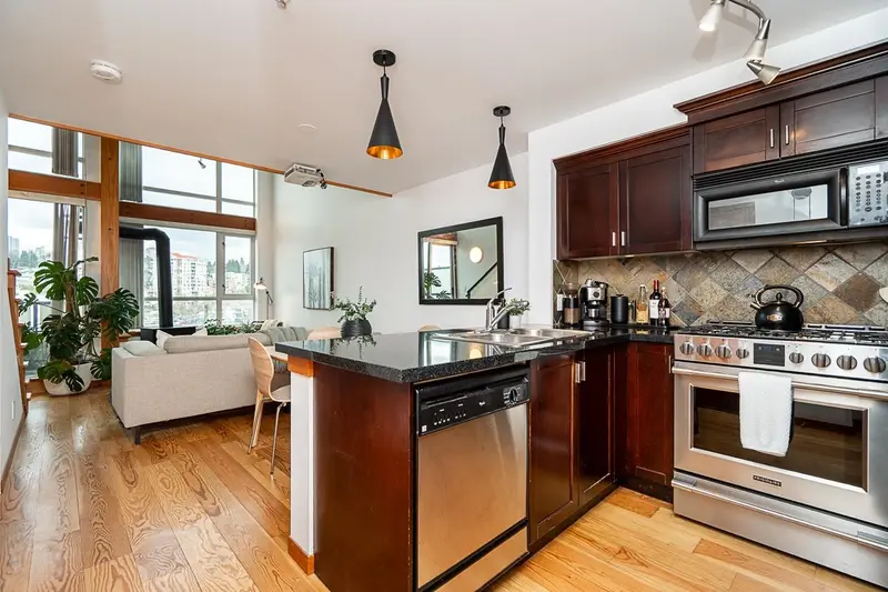 425 10 RENAISSANCE SQUARE - photo 3 of 25