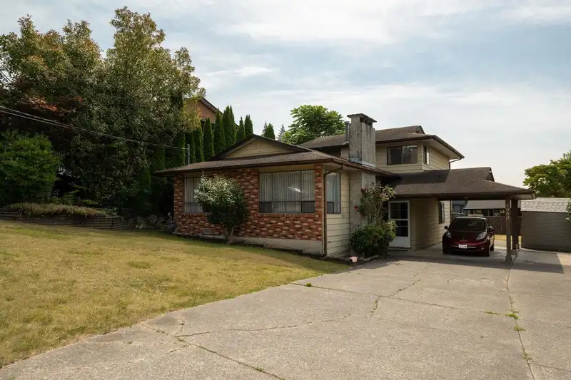 1950 WILTSHIRE AVENUE - photo 3 of 35