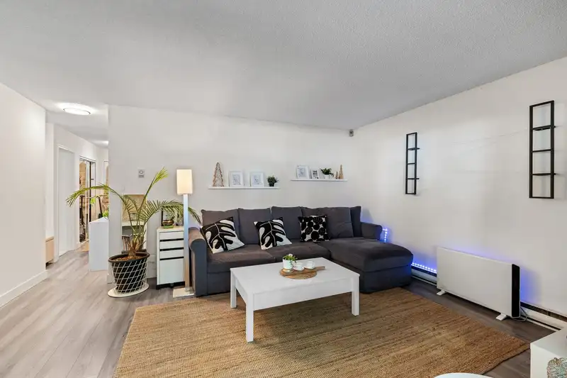 110 45 FOURTH STREET - photo 4 of 19