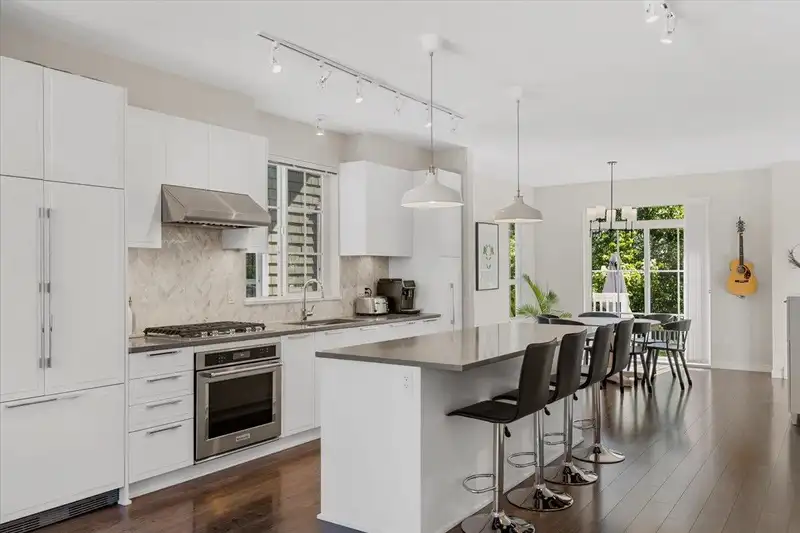 41 5551 ADMIRAL WAY - photo 1 of 31