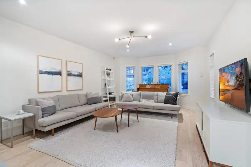 855 E 22ND AVENUE - photo 4 of 40