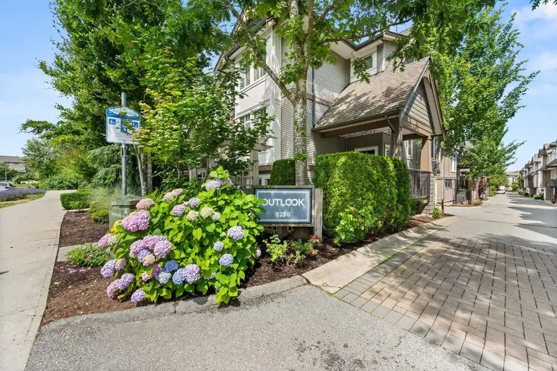 28 8250 209B STREET - photo 2 of 32