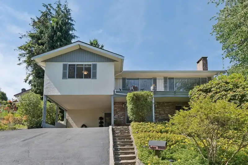 1034 HEYWOOD STREET - photo 1 of 38