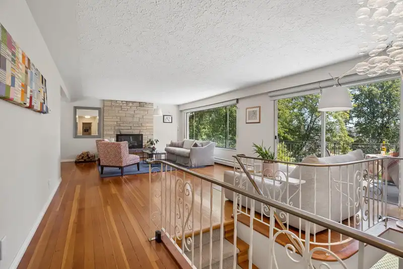 1034 HEYWOOD STREET - photo 4 of 38