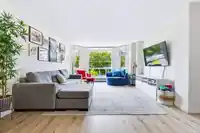 408 1350 VIEW CRESCENT - thumbnail 2
