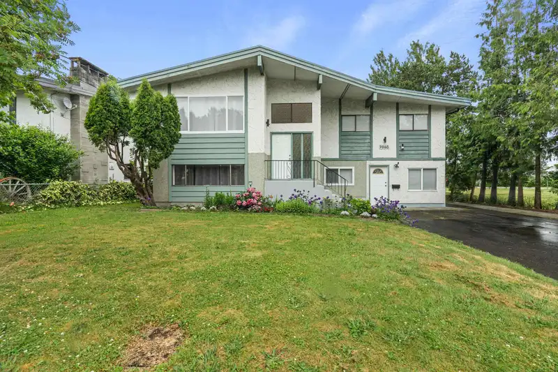 9060 GARDEN DRIVE - photo 1 of 40
