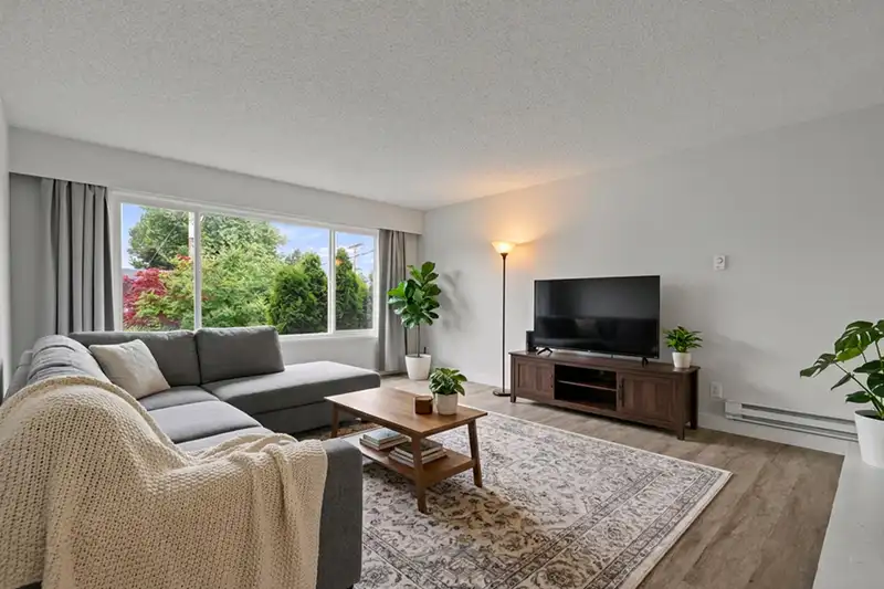 9060 GARDEN DRIVE - photo 4 of 40