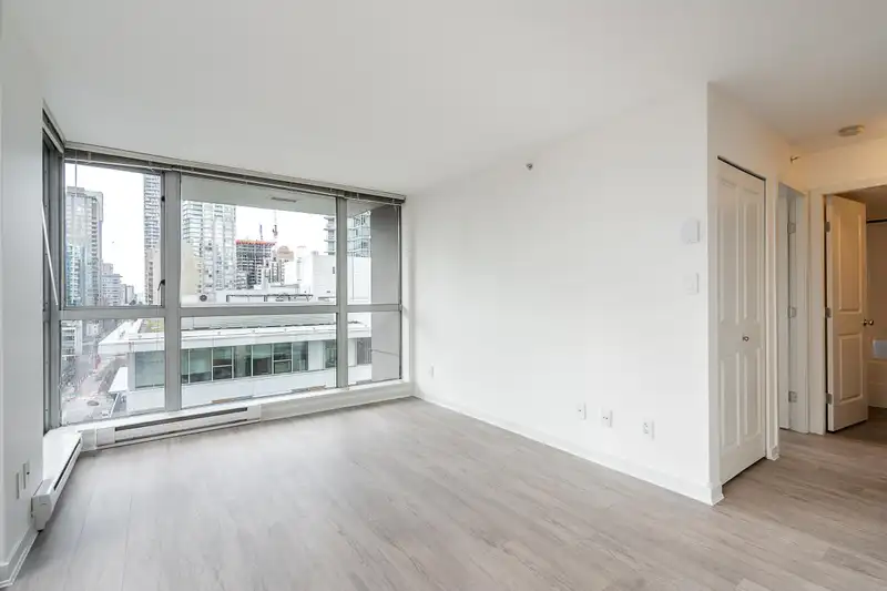 1608 1295 RICHARDS STREET - photo 2 of 40
