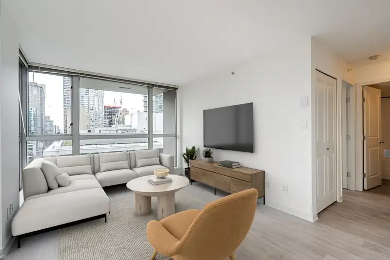 1608 1295 RICHARDS STREET - photo 3 of 40