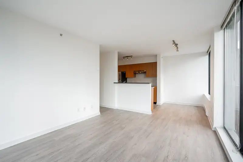 1608 1295 RICHARDS STREET - photo 4 of 40