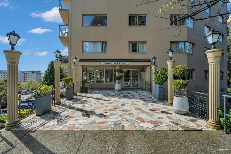 404 1930 MARINE DRIVE - photo 2 of 25