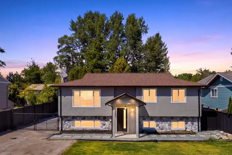 26689 32A AVENUE - photo 1 of 37