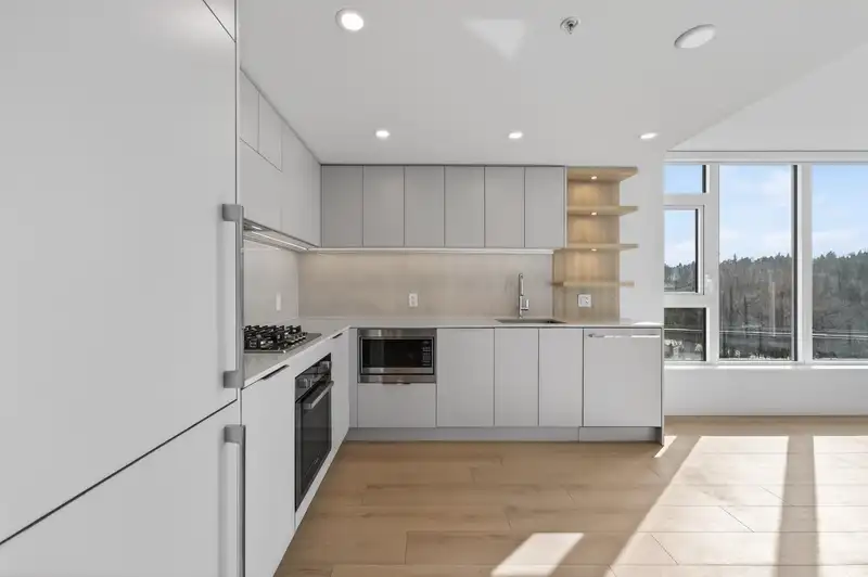 408 311 ALDERSON AVENUE - photo 1 of 13
